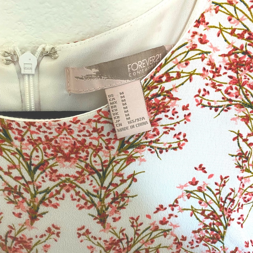 Forever 21 Floral Mini Dress with short sleeves - Picture 3 of 4